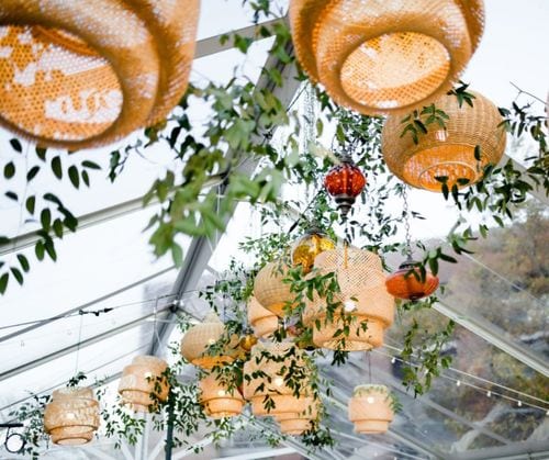 Minimalist VS Maximalist Weddings: Which Flower Arrangement Works for You