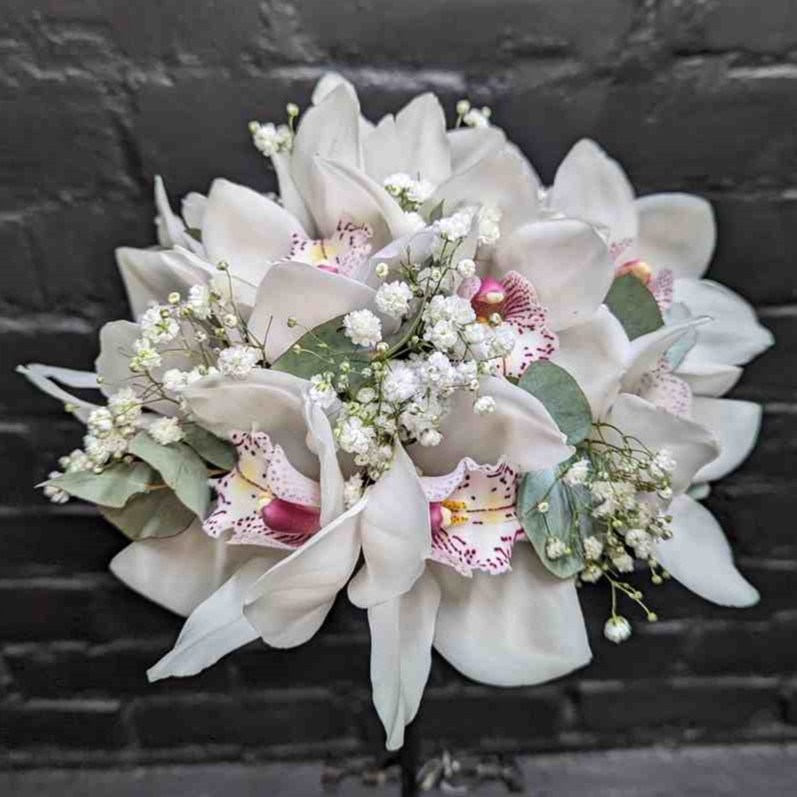 Wedding Flowers | Flower Delivery Aberdeen | Flower Bouquets | Wrist Corsages | Buttonholes